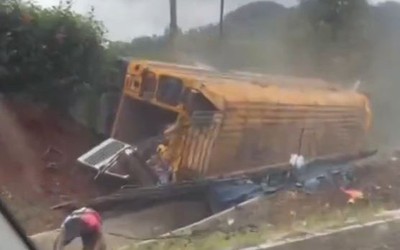 Xe buýt mất phanh, hành khách hoảng sợ nhảy xuống đường