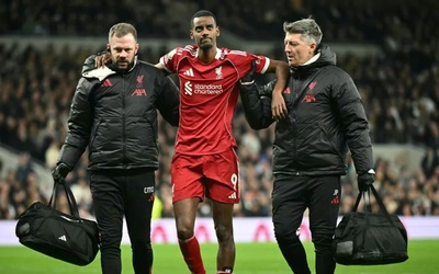 Cú sốc cho Liverpool sau ca phẫu thuật của Isak