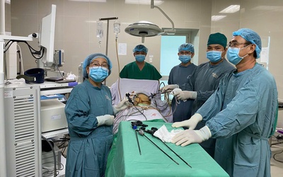 Cắt bỏ thành công u mạc treo ruột khổng lồ bằng phẫu thuật nội soi