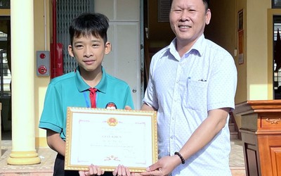 Nhặt được gần 23 triệu đồng, nam sinh lớp 9 mang đến công an nhờ trả người đánh rơi