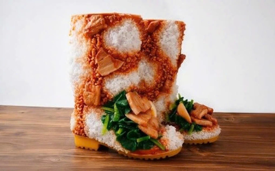 Đôi giày giống hệt "cơm thịt kho tàu", nói tới giá tiền ai cũng bất ngờ