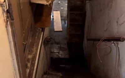 Mua nhà mới, cặp vợ chồng phát hiện thứ rùng rợn dưới tầng hầm