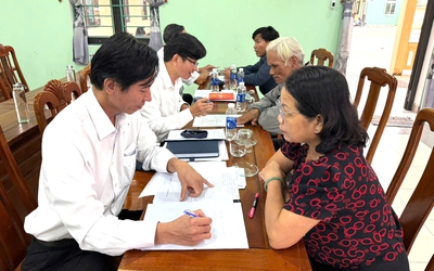 Người dân mạnh dạn hỏi, luật gia trực tiếp “gỡ rối” pháp lý