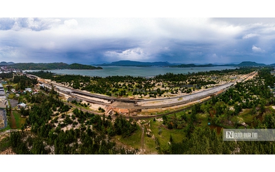 Chùm ảnh: Khơi thông mặt bằng, đẩy nhanh tiến độ đường ven biển Đông Đắk Lắk