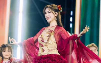 Nữ ca sĩ Hòa Minzy thông báo tin vui lớn nhất sự nghiệp