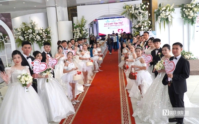 Xúc động lễ cưới tập thể của 11 cặp đôi công nhân ở Nghệ An