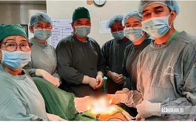 Phẫu thuật nội soi thành công ca bệnh hiếm mắc đồng thời 2 khối u tiêu hóa hiếm gặp