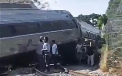 Tàu hỏa trật bánh khiến 13 người tử vong, 98 người bị thương