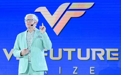 Nhà khoa học VinFuture hiến kế để chung sống an toàn khi AI thông minh hơn con người