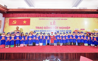 Hơn 1.000 sinh viên Trường Cao đẳng Đại Việt Sài Gòn nhận bằng tốt nghiệp