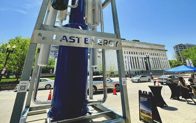 Đột phá với lò phản ứng hạt nhân siêu nhỏ bọc thép