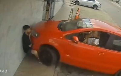 Đạp nhầm chân ga, nữ tài xế đâm trúng người đàn ông