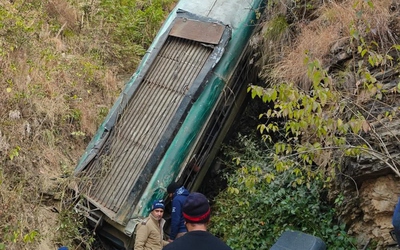 7 người tử vong khi xe buýt mất lái rơi xuống vực sâu