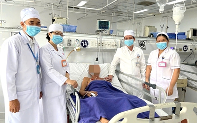 Người đàn ông 62 tuổi nguy kịch vì sặc nửa trái nho xanh