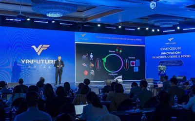 Nhà khoa học VinFuture giới thiệu công nghệ đột phá giúp “sao y bản chính” các hạt giống chất lượng