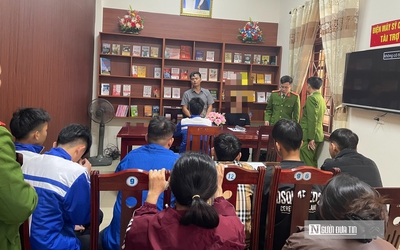 Đưa con "chưa ngoan" lên công an xã để… đọc sách