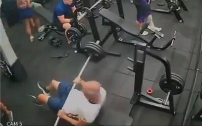 Người đàn ông tử vong sau khi bị thanh tạ rơi trúng ngực