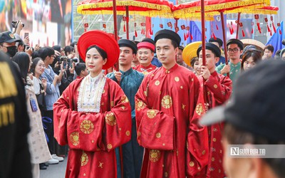 Hà Nội: 800 người mặc Việt phục tái hiện lễ cưới tại hồ Gươm