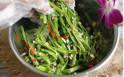 2 loại rau “khoái khẩu” mùa lạnh dễ thành ổ sán, đứng đầu bảng ngoài chợ bán đầy