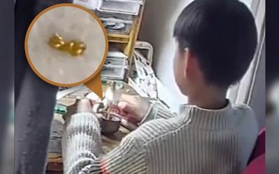 Con trai mang vàng đi tặng cho các bạn cùng lớp khiến mẹ sốc nặng