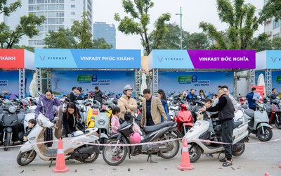 Trải nghiệm thuyết phục, chi phí thấp, lên đời nhàn, người Hà Nội nô nức chọn xe điện VinFast tại “Ngày hội Thu xăng đổi điện”