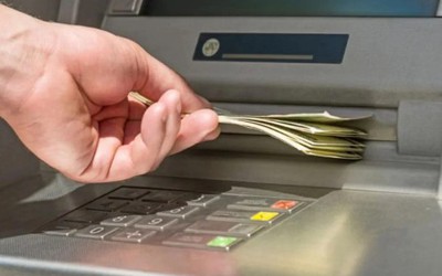 Đi rút tiền ở cây ATM, cậu học sinh sốc nặng khi tài khoản bỗng có hơn 250 tỷ đồng