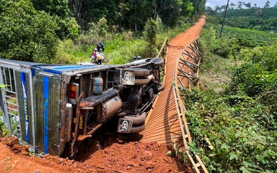 Sập cầu treo dân sinh ở Lâm Đồng