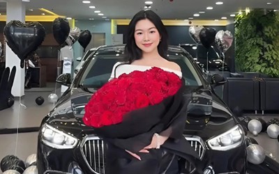 Ái nữ nhà MC Quyền Linh 19 tuổi đã sở hữu xe sang 8 tỷ đồng