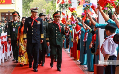 Rực rỡ cờ hoa trong Giao lưu hữu nghị quốc phòng biên giới Việt - Trung