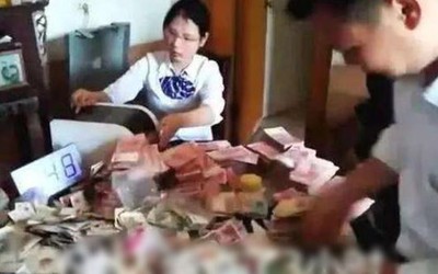 Dọn dẹp căn nhà của bà lão độc thân vừa qua đời, bất ngờ phát hiện 5 túi tiền mặt trị giá 3,4 tỷ đồng