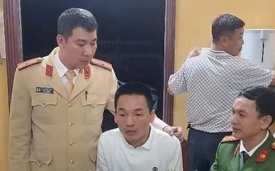 CSGT Thái Bình bắt giữ đối tượng tàng trữ đạn, pháo, ma túy trên ô tô