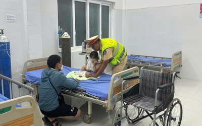 CSGT kịp thời đưa cháu bé 4 tháng tuổi nguy kịch đến bệnh viện cấp cứu