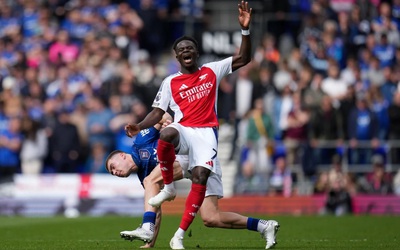 Arsenal sẽ đưa ra quyết định muộn về Saka