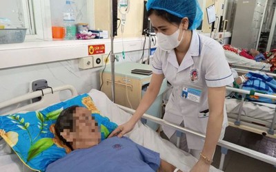 Cụ bà 72 tuổi bị hươu húc gãy 14 xương sườn