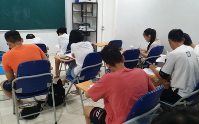 Bản tin 26/4: Một tỉnh cấm dạy thêm sau 21h30