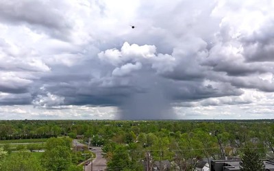 Cảnh tượng hùng vĩ được ghi lại khi bão đổ bộ vào Kentucky