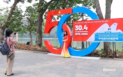 Hà Nội trang hoàng rực rỡ kỷ niệm 50 năm Giải phóng miền Nam
