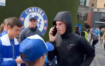 CĐV Chelsea hoang mang khi thấy Cole Palmer "bỏ chạy" khỏi Stamford Bridge