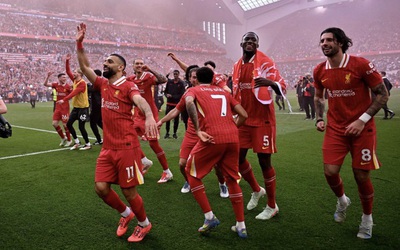 Đăng quang sớm tại Premier League, Liverpool vẫn chưa được nâng cúp
