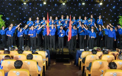 Sinh viên Trường Đại học Gia Định ngược dòng lịch sử, thắp sáng ký ức ngày 30/4