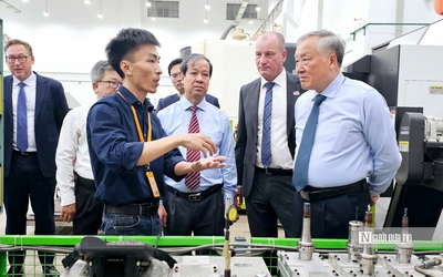Phó Thủ tướng Thường trực Chính phủ Nguyễn Hoà Bình đánh giá cao mô hình "du học Đức tại chỗ" ở Bình Dương