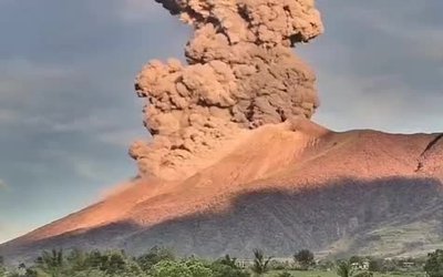 Núi lửa Kanlaon ở Philippines bất ngờ phun trào, tạo ra cột tro bụi khổng lồ