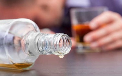 Nam thanh niên 21 tuổi tử vong sau khi uống 5 chai rượu vì số tiền cược 3 triệu đồng