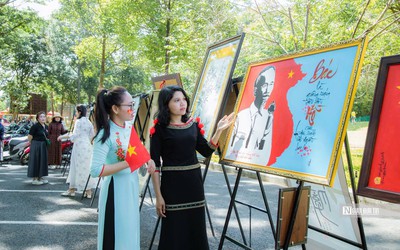 Chung một non sông trong từng nét mực
