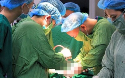 Thai phụ 42 tuổi mắc ung thư sinh con an toàn