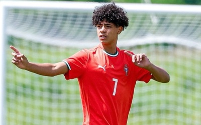 Con trai Ronaldo ra mắt đội Bồ Đào Nha, "gây sốt" châu Âu