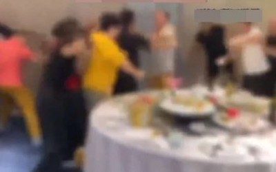 Gia đình cô dâu, chú rể ẩu đả dữ dội ngay trong đám cưới vì lý do "không tưởng"