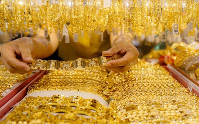 ĐBQH: Vàng ngày càng bấp bênh, có người lỗ hàng trăm triệu chỉ sau vài ngày