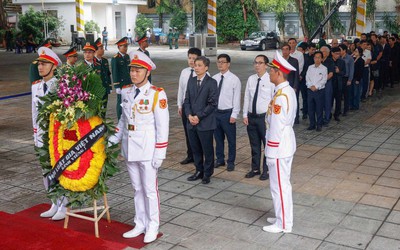Đoàn đại biểu Hội Luật gia Việt Nam viếng nguyên Chủ tịch nước Trần Đức Lương