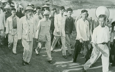 Yêu Bác lòng ta trong sáng hơn